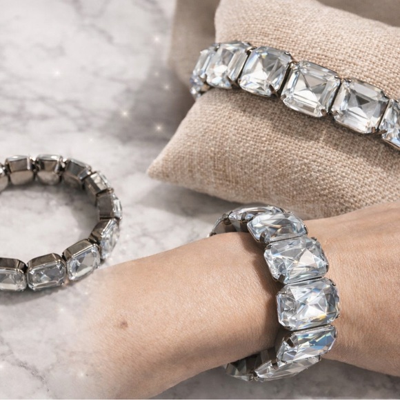 Vintage Elegant stretch bracelet rhinestone large with crystal like sparkle. - Picture 1 of 6